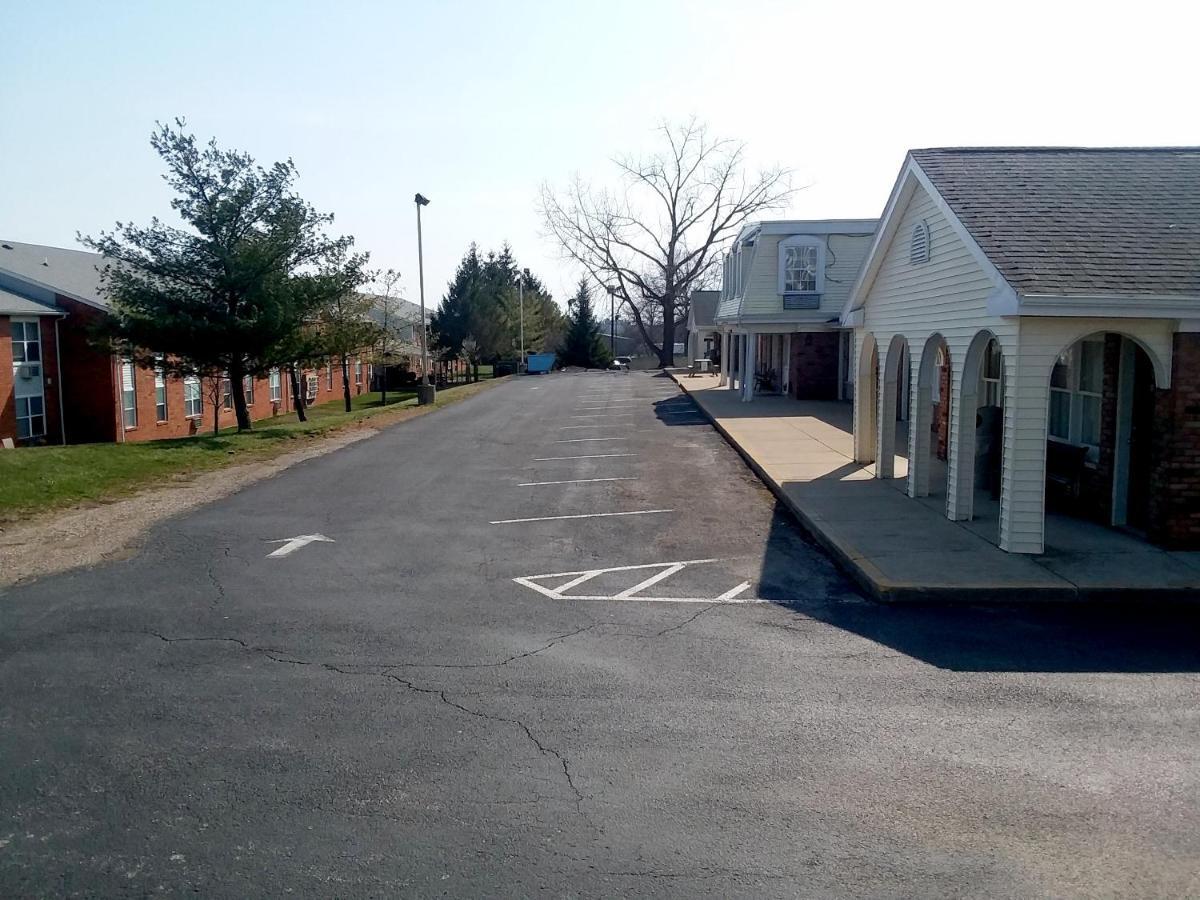 Walton Inn Willard Exterior photo